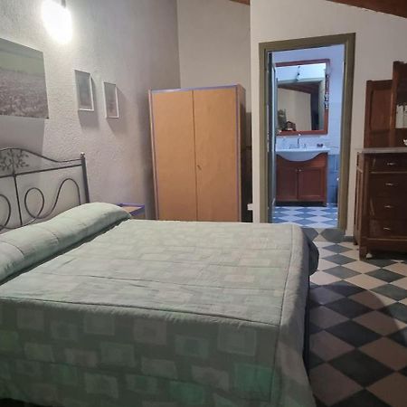 B&B Di Luisa Ledda Ales Zewnętrze zdjęcie